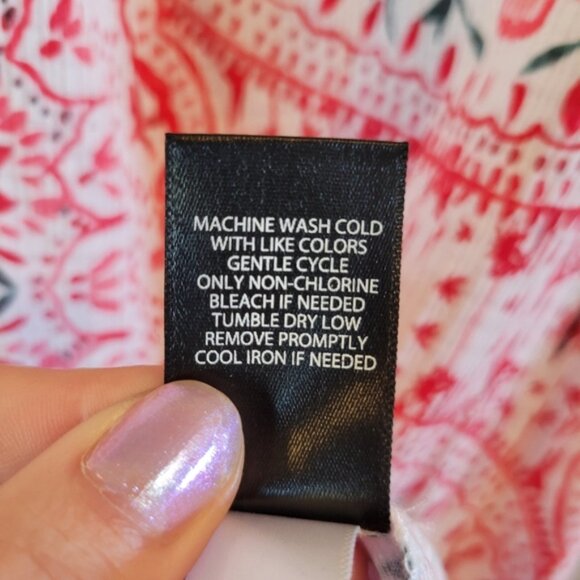 Torrid Red White Geometric Floral Crochet Sleeveless Top - Picture 7 of 8